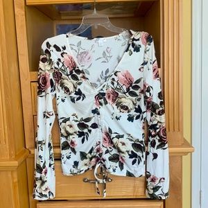 Long sleeve flowery top with middle string